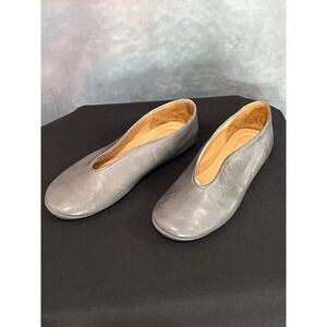 Chocolat Blu Costa Metallic Grey Leather V-Cut Ballet Flats Womens 7.5